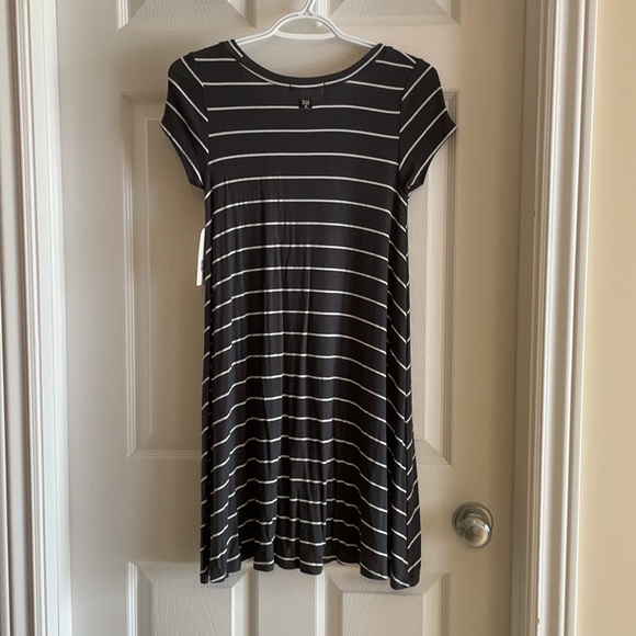 Women’s Billabong Dress - Picture 2 of 5